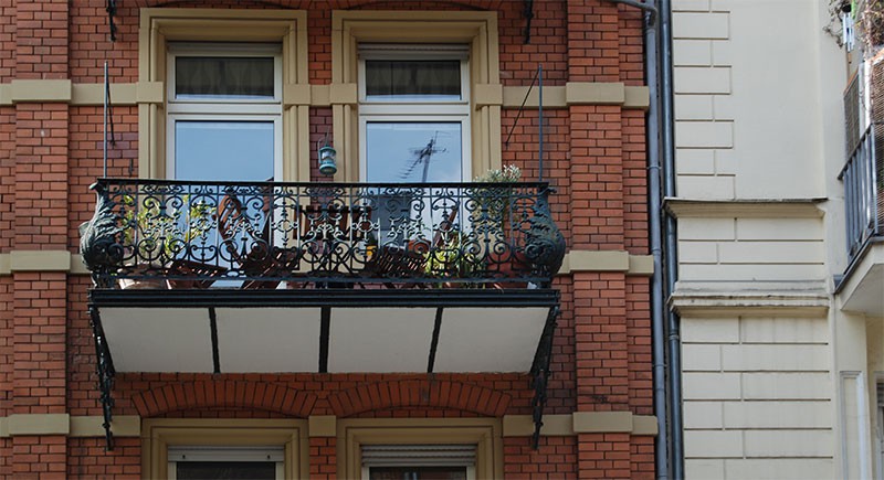 Neuer Balkon im alten Gewand
